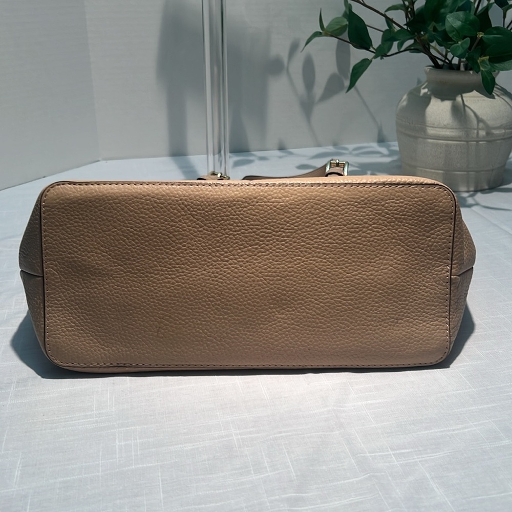 Michael Kors Camel Tan Bedford Tote Bag with Gold Accents. EUC. - Picture 10 of 14